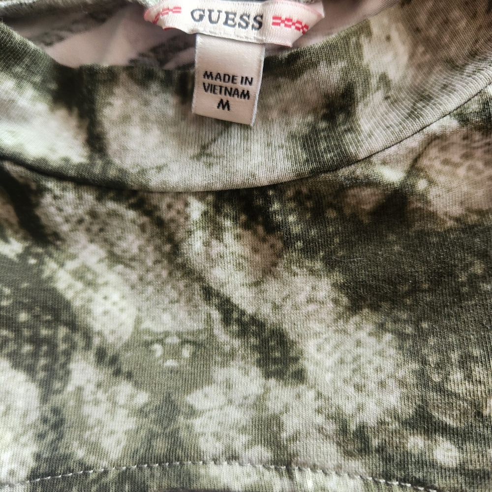 Guess - Picture 3 of 3